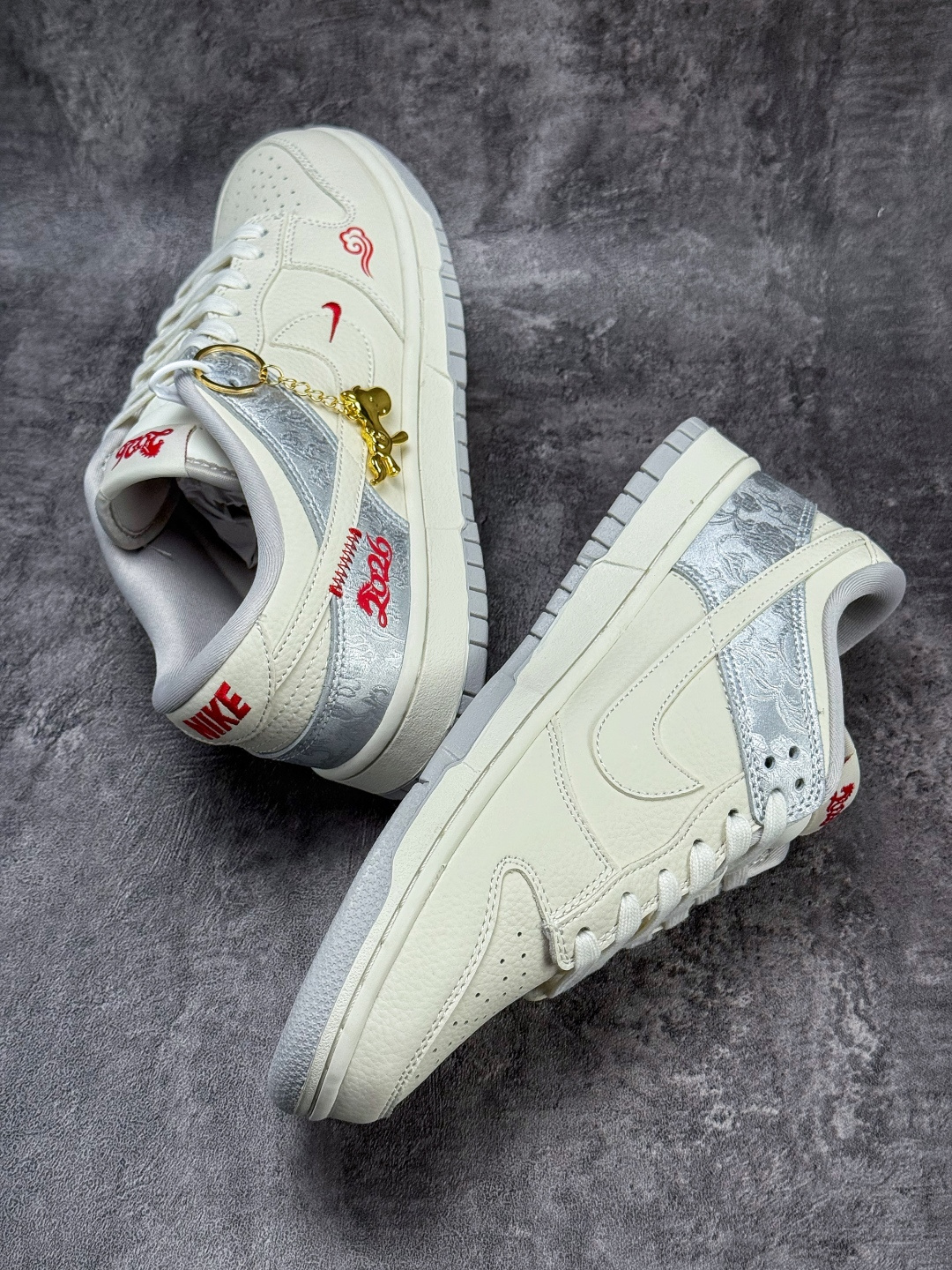 NIKE SB Dunk Low RETRO 马年限定 白银小勾 DS6608-022