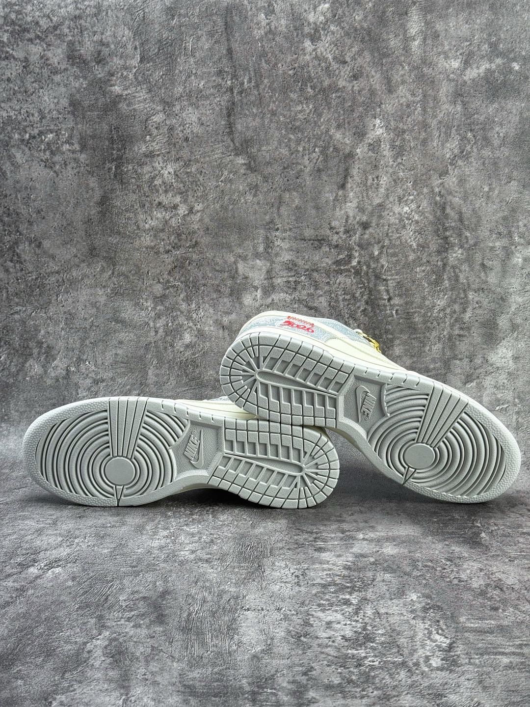 NIKE SB Dunk Low RETRO 马年限定 白银小勾 DS6608-022