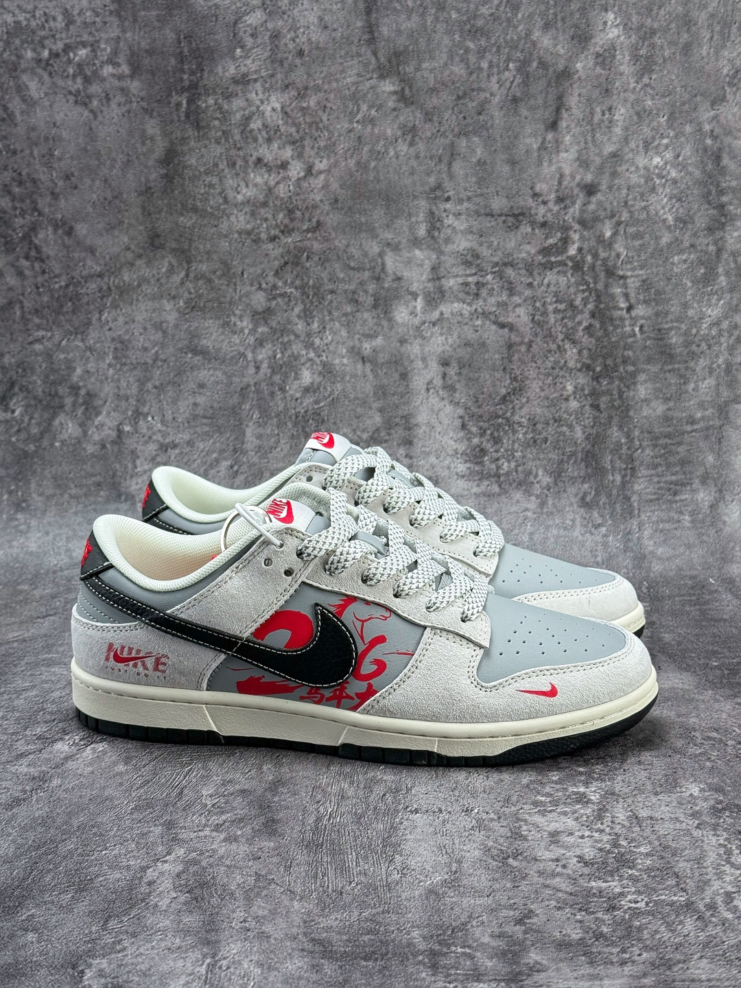 Nike SB Dunk Low 马年限定 灰白小勾满天星 JP2026-111