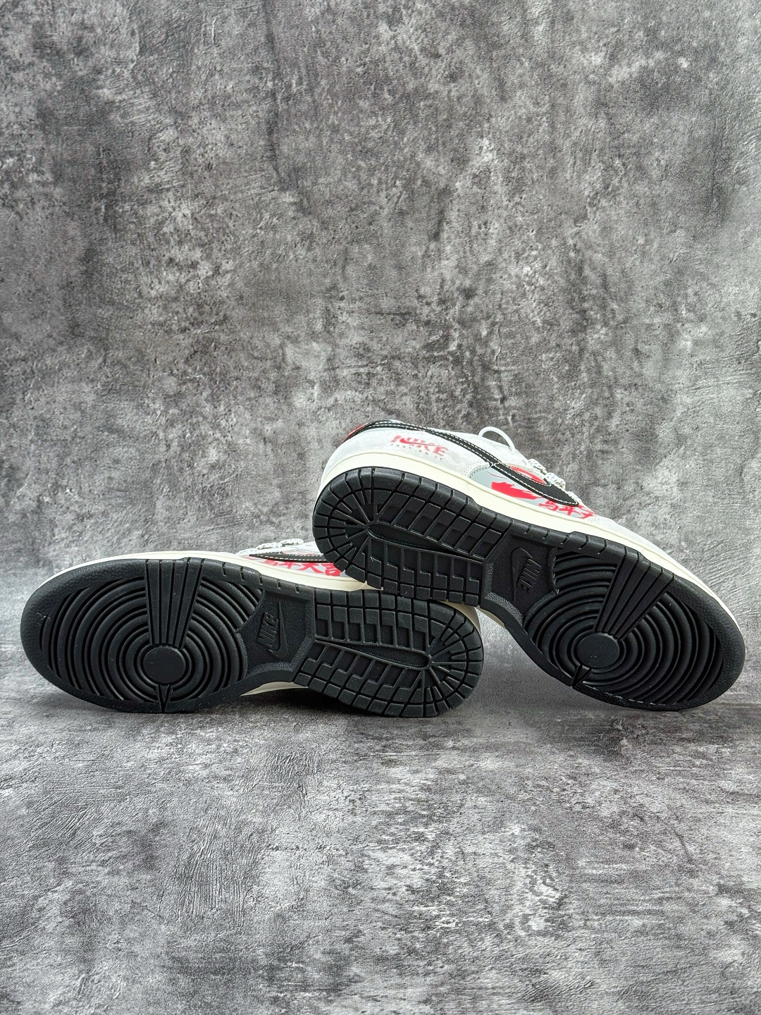 Nike SB Dunk Low 马年限定 灰白小勾满天星 JP2026-111
