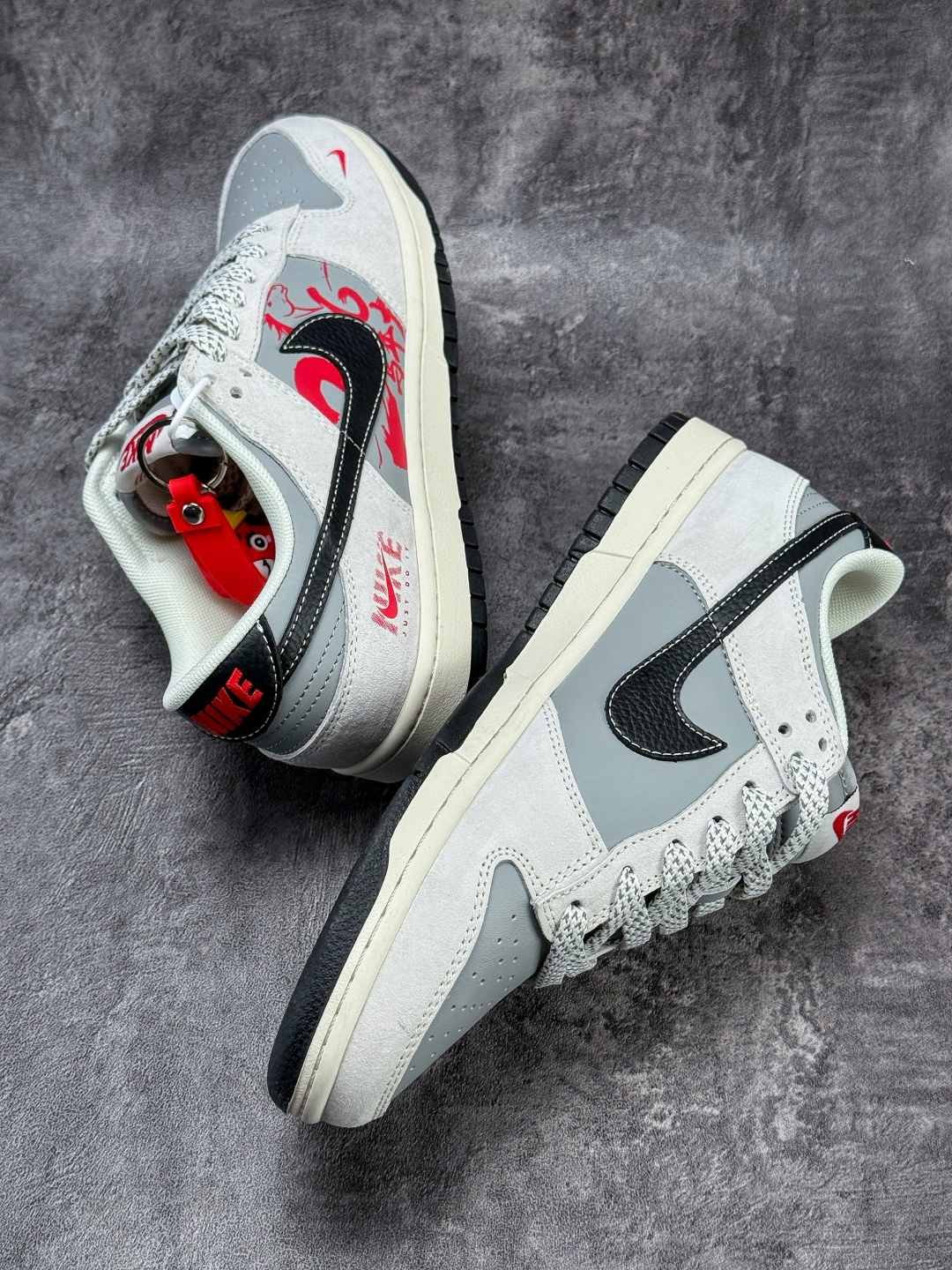 Nike SB Dunk Low 马年限定 灰白小勾满天星 JP2026-111