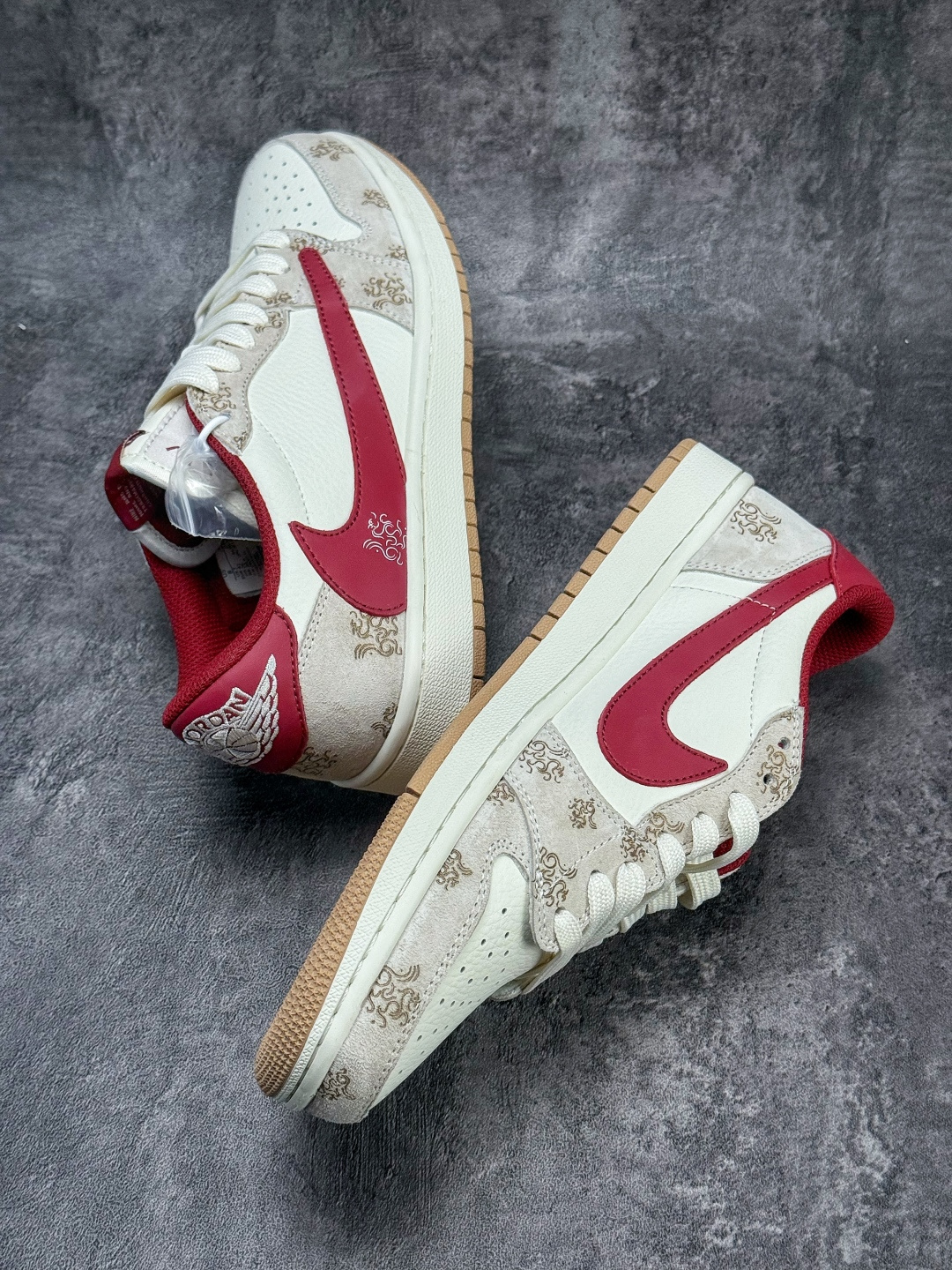 Travis Scott x Nike Air Jordan 1 Low 马年限定 Air Jordan 1 Low 反转灰白红倒钩 纯原版本 DF61-9005