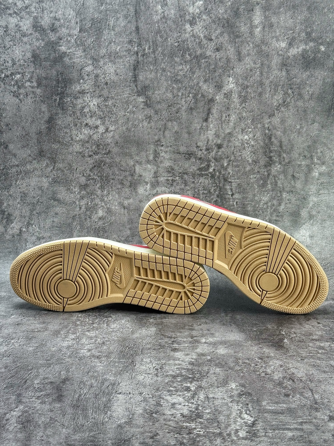 Travis Scott x Nike Air Jordan 1 Low 马年限定 Air Jordan 1 Low 反转灰白红倒钩 纯原版本 DF61-9005