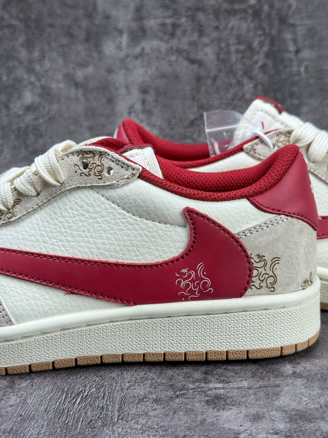 Travis Scott x Nike Air Jordan 1 Low 马年限定 Air Jordan 1 Low 反转灰白红倒钩 纯原版本 DF61-9005