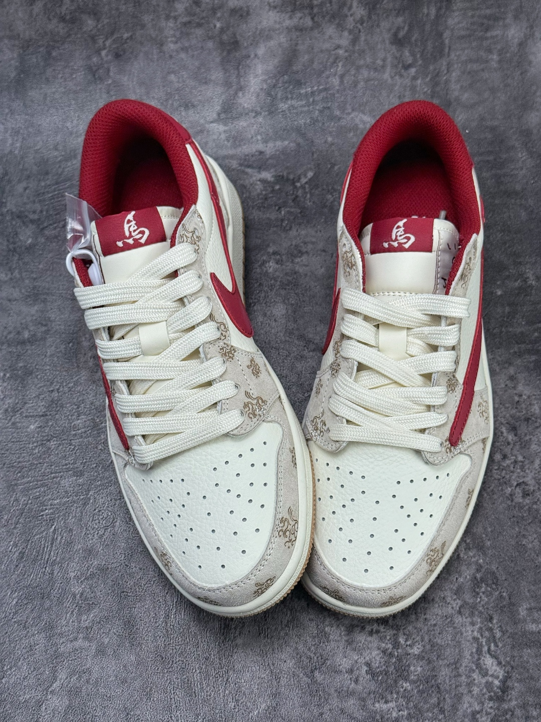 Travis Scott x Nike Air Jordan 1 Low 马年限定 Air Jordan 1 Low 反转灰白红倒钩 纯原版本 DF61-9005