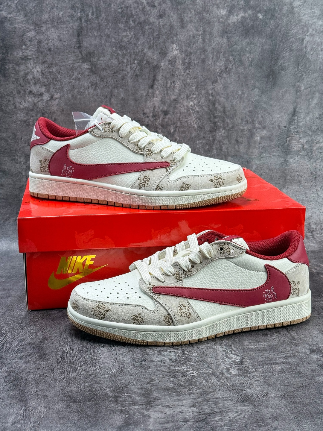 Travis Scott x Nike Air Jordan 1 Low 马年限定 Air Jordan 1 Low 反转灰白红倒钩 纯原版本 DF61-9005