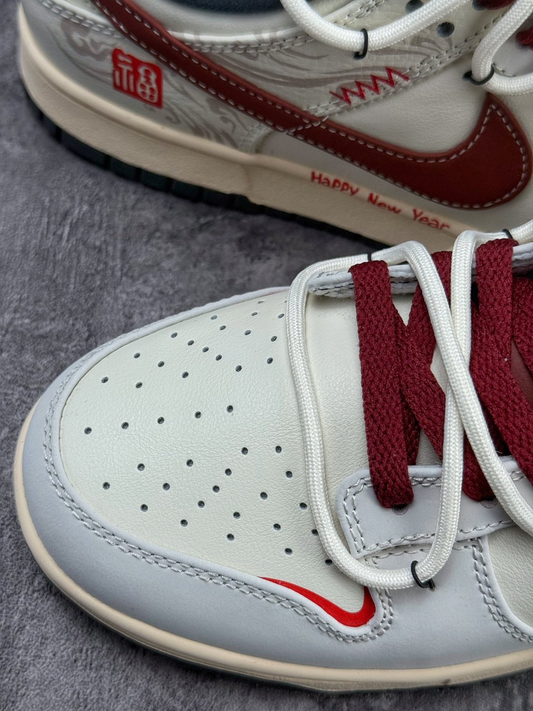 Nike SB Dunk Low 马年限定 奶白红 IM6670-202