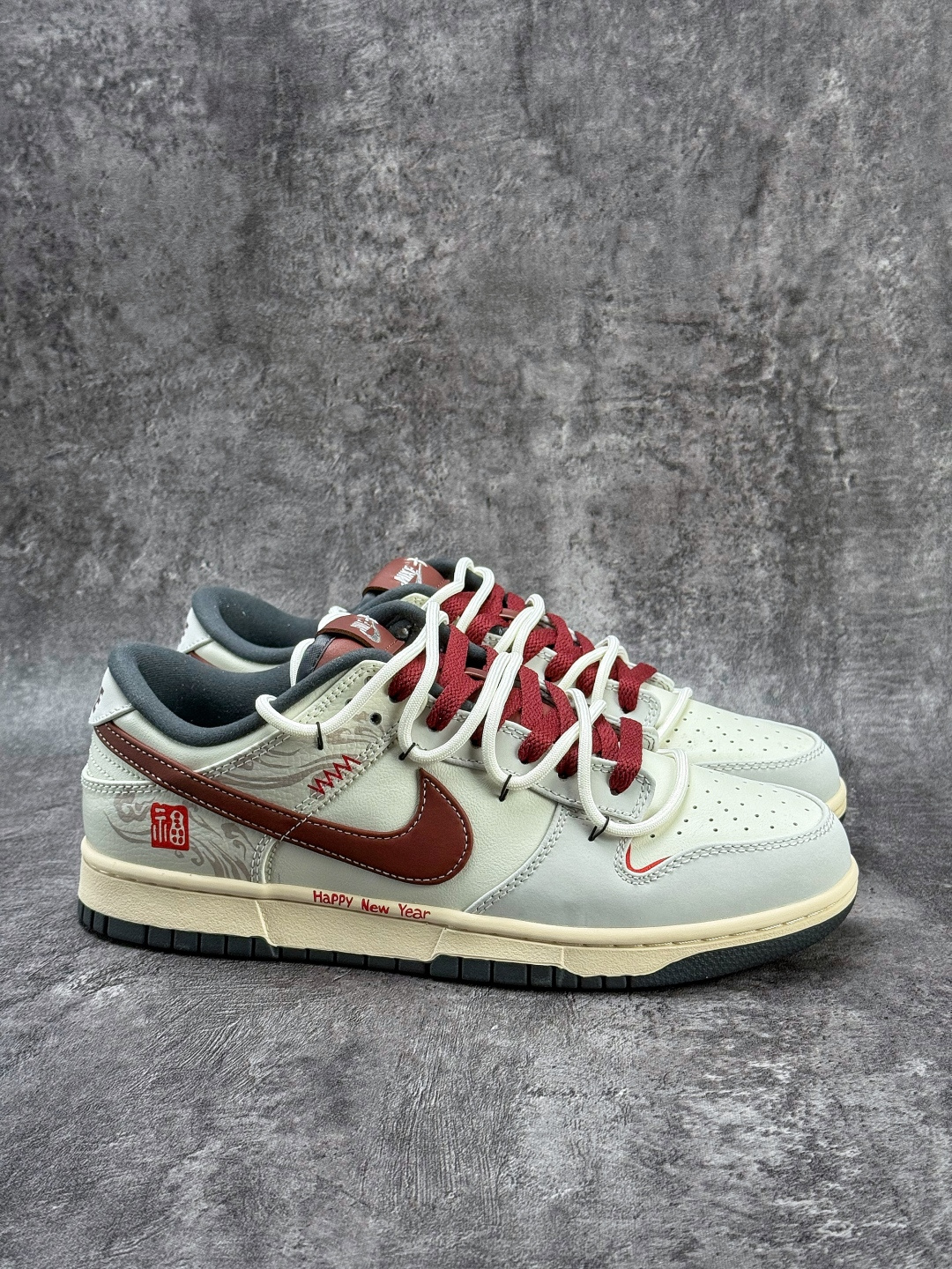 Nike SB Dunk Low 马年限定 奶白红 IM6670-202