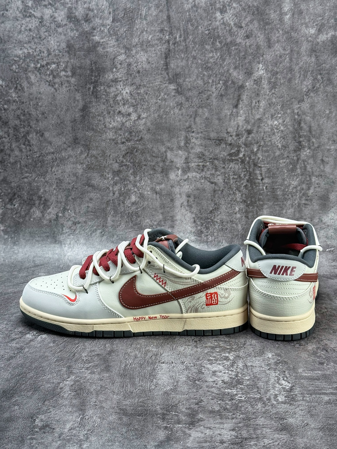 Nike SB Dunk Low 马年限定 奶白红 IM6670-202