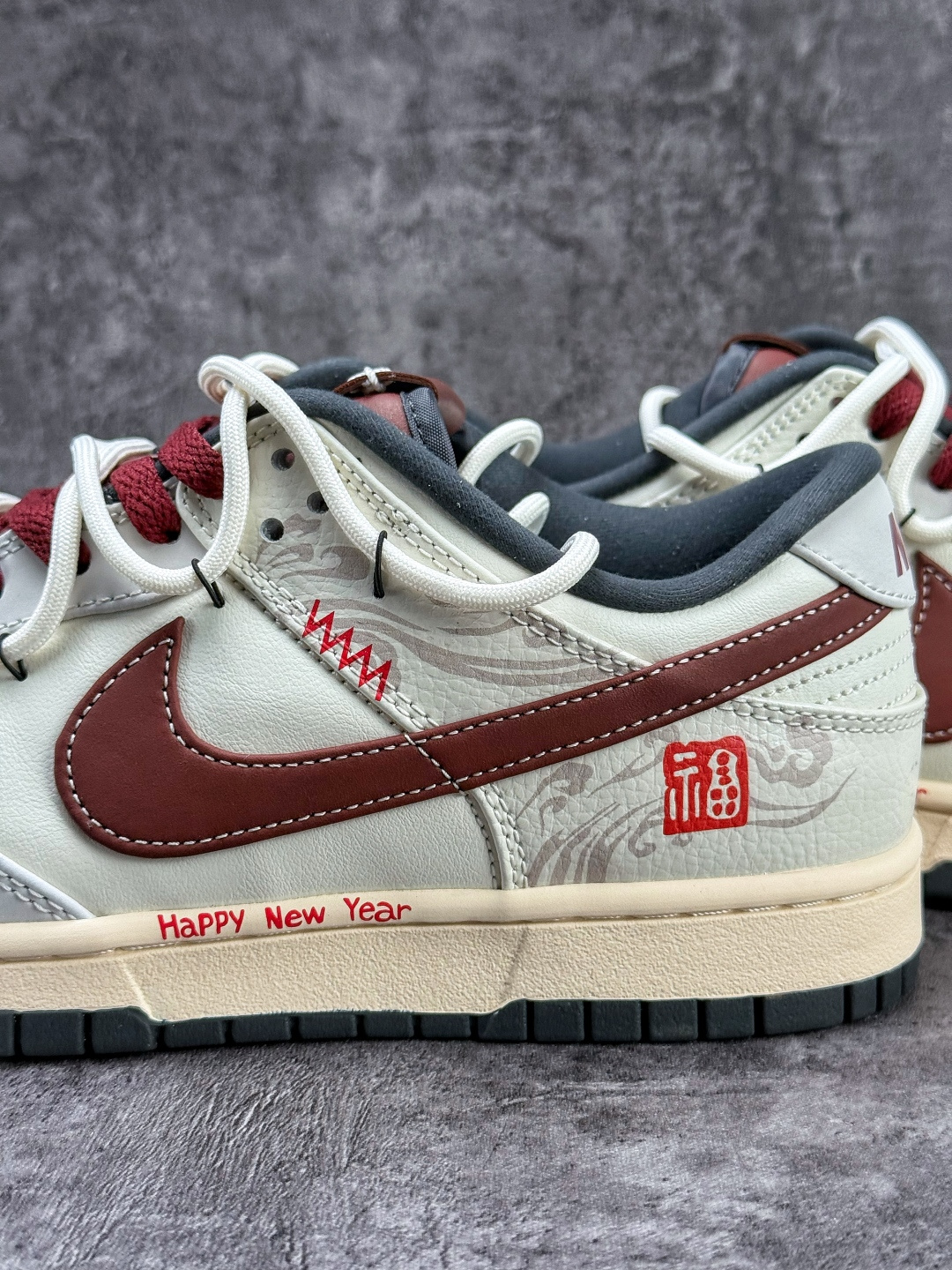 Nike SB Dunk Low 马年限定 奶白红 IM6670-202