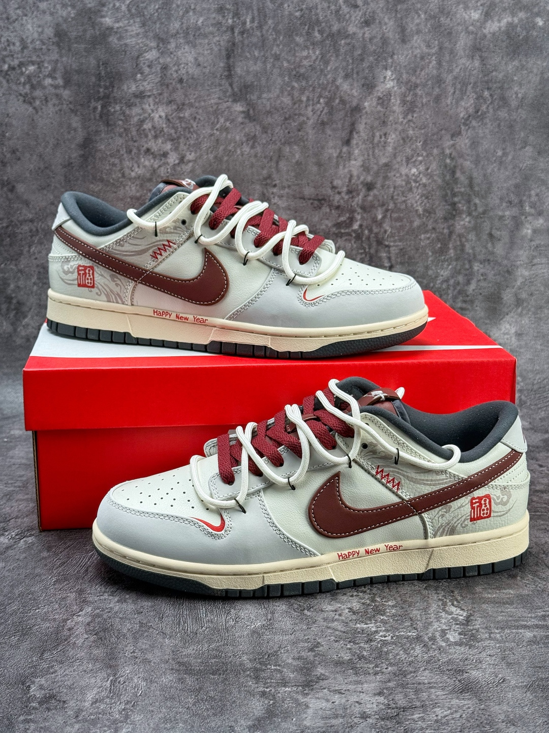 Nike SB Dunk Low 马年限定 奶白红 IM6670-202