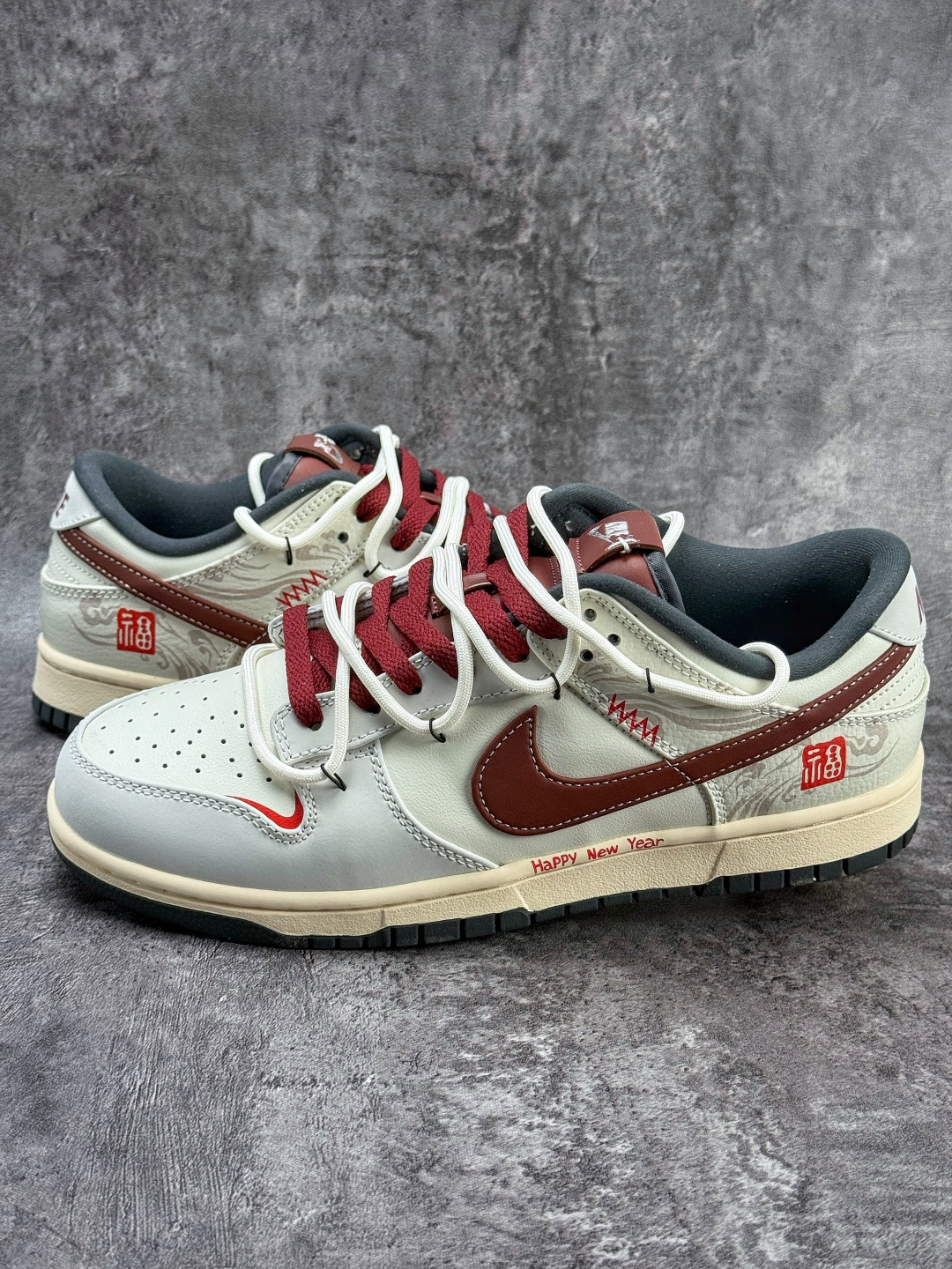 Nike SB Dunk Low 马年限定 奶白红 IM6670-202