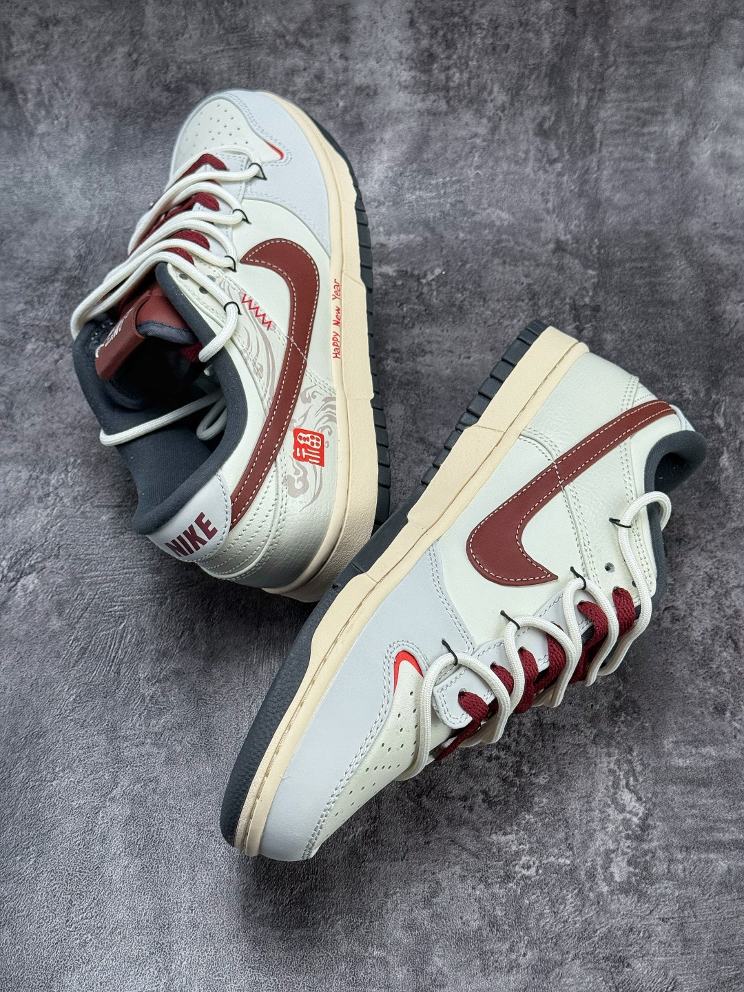 Nike SB Dunk Low 马年限定 奶白红 IM6670-202