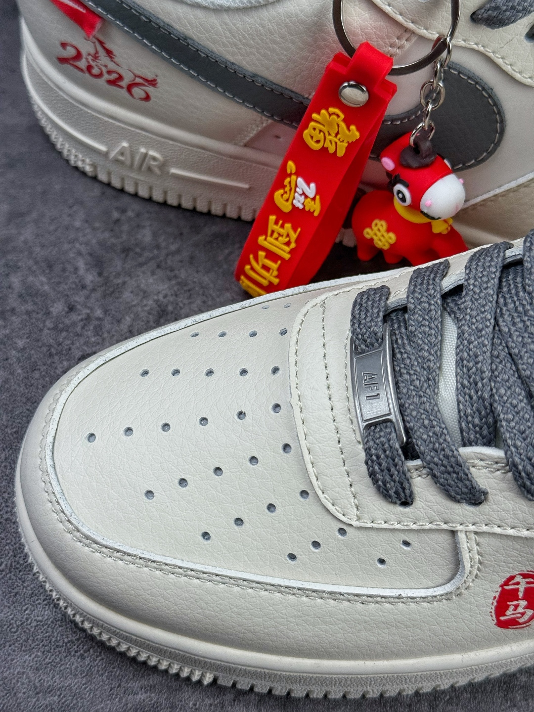 Nike Air Force 1 Low 07 马年限定 白红灰满天星 MZ9588-822