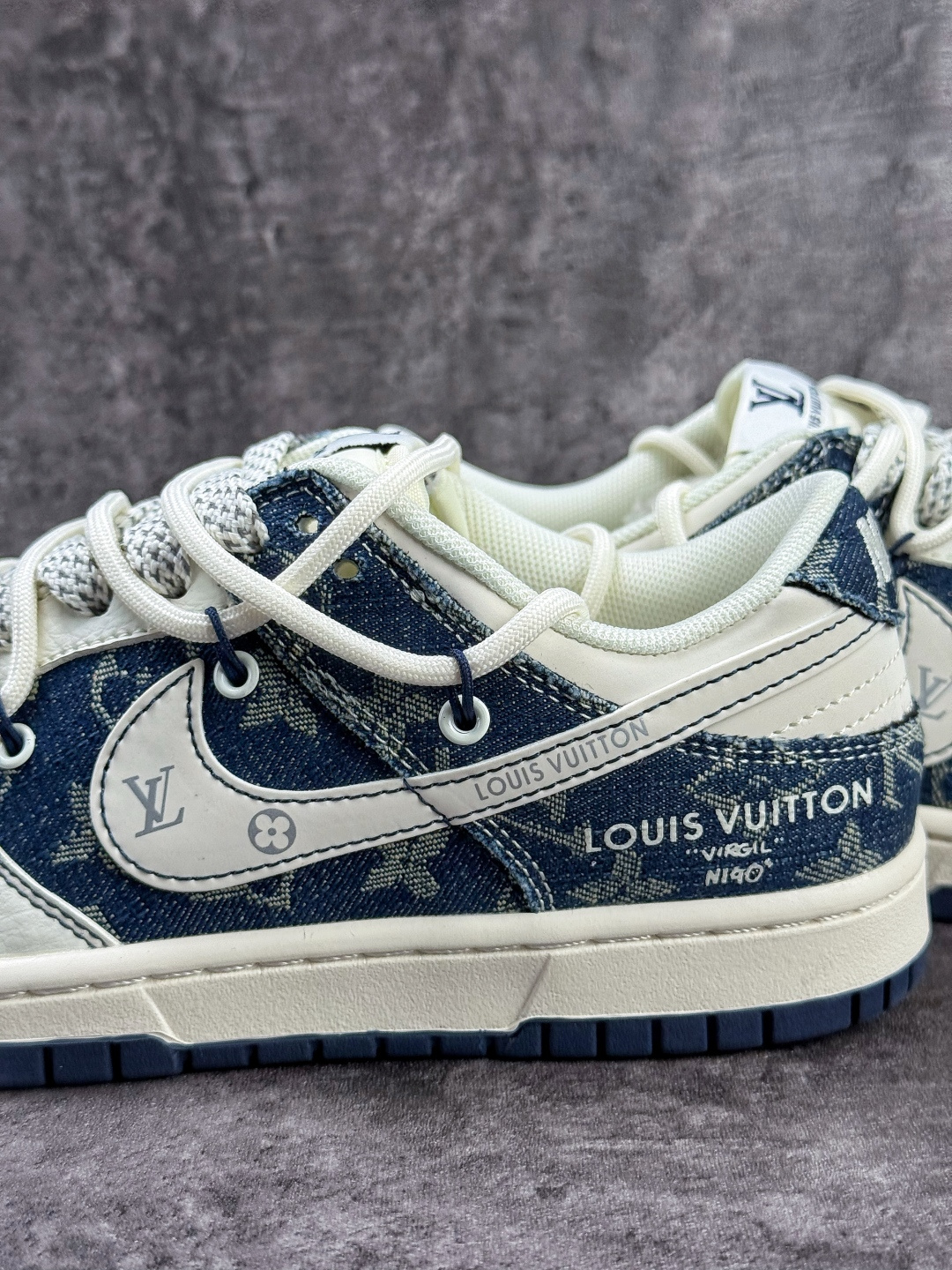 Nike SB Dunk Low x Louis Vuitton 白蓝牛仔小勾满天星 YX5066-397