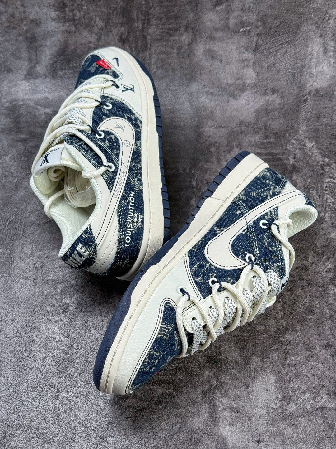 Nike SB Dunk Low x Louis Vuitton 白蓝牛仔小勾满天星 YX5066-397