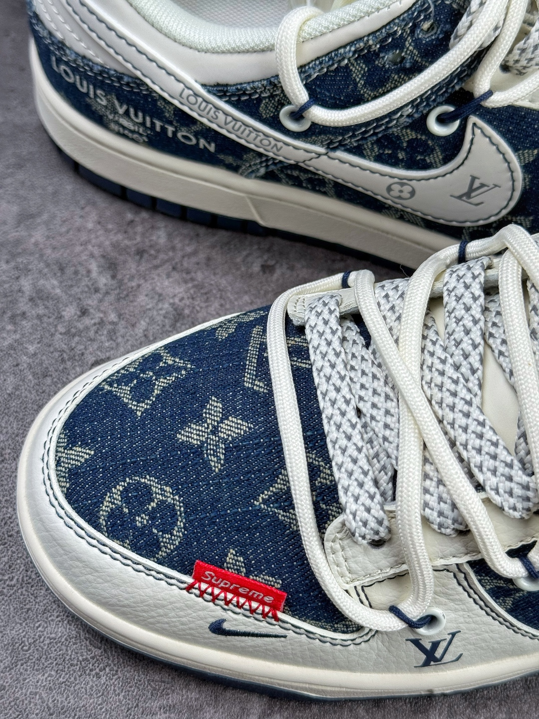 Nike SB Dunk Low x Louis Vuitton 白蓝牛仔小勾满天星 YX5066-397