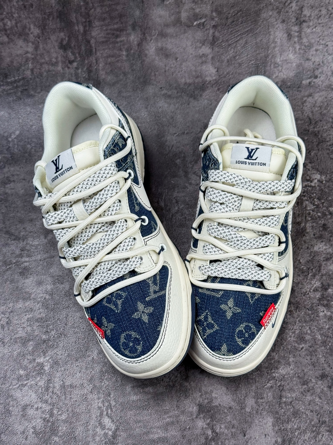 Nike SB Dunk Low x Louis Vuitton 白蓝牛仔小勾满天星 YX5066-397