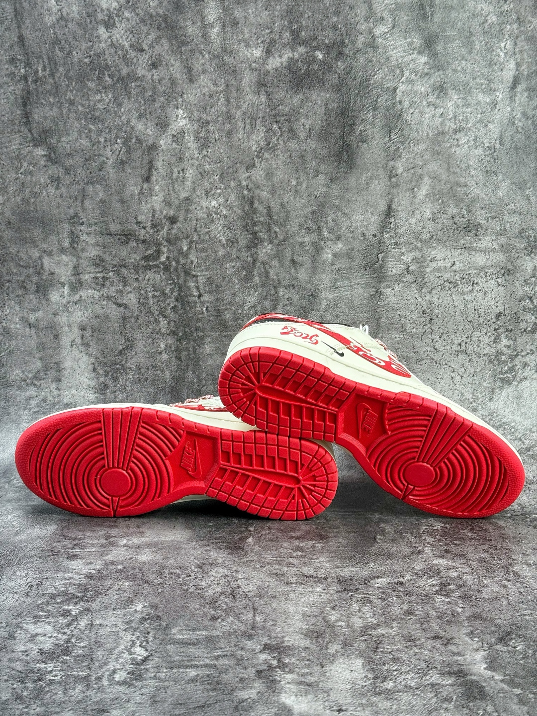 Nike SB Dunk Low 马年限定 白红黑双小勾满天星 FC1688-244