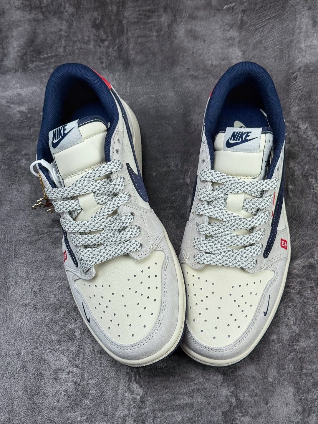 Travis Scott x Nike Air Jordan 1 Low 马年限定 Air Jordan 1 Low 反转灰白蓝小勾满天星倒钩 纯原版本 DF61-9005