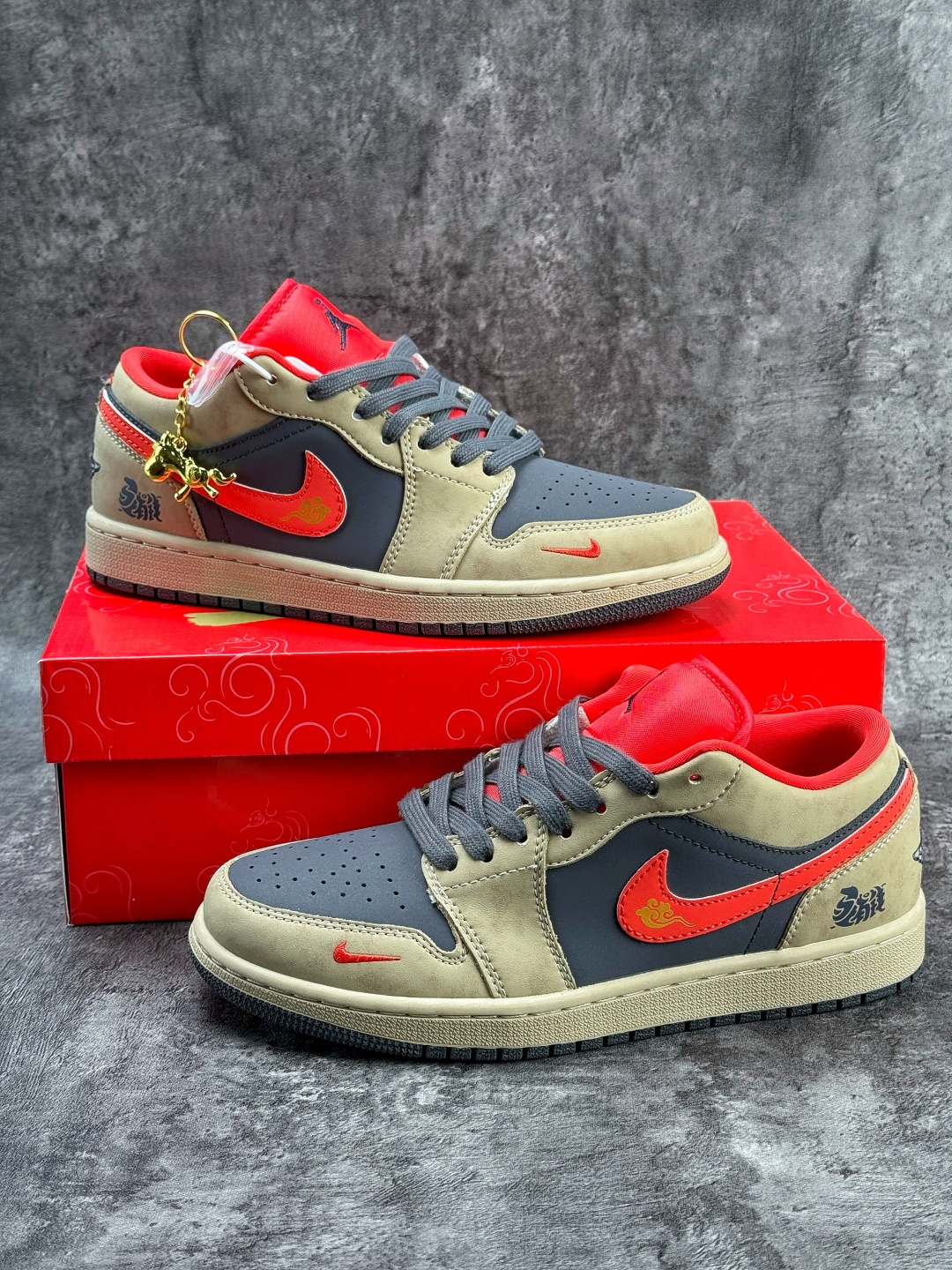 Nike Jordan Air Jordan 1 马年限定 棕灰红小勾 QD1988-010