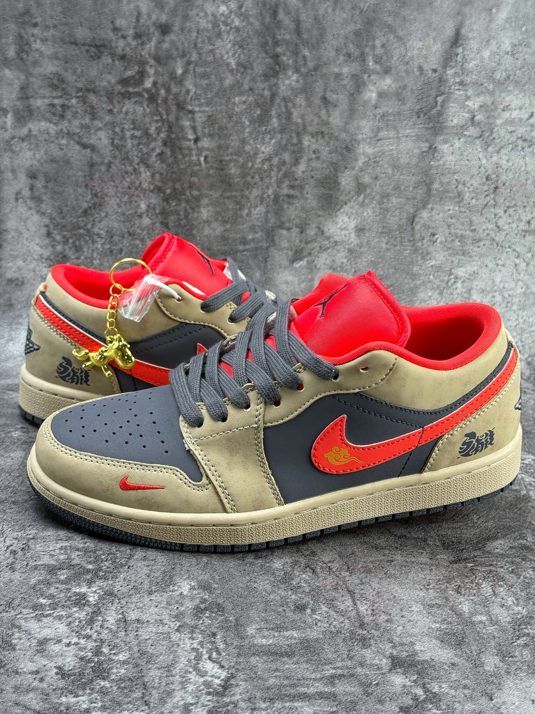 Nike Jordan Air Jordan 1 马年限定 棕灰红小勾 QD1988-010