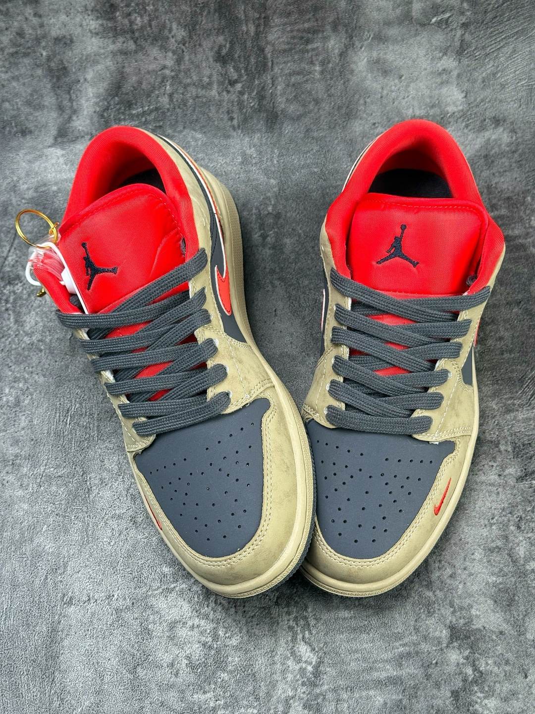 Nike Jordan Air Jordan 1 马年限定 棕灰红小勾 QD1988-010