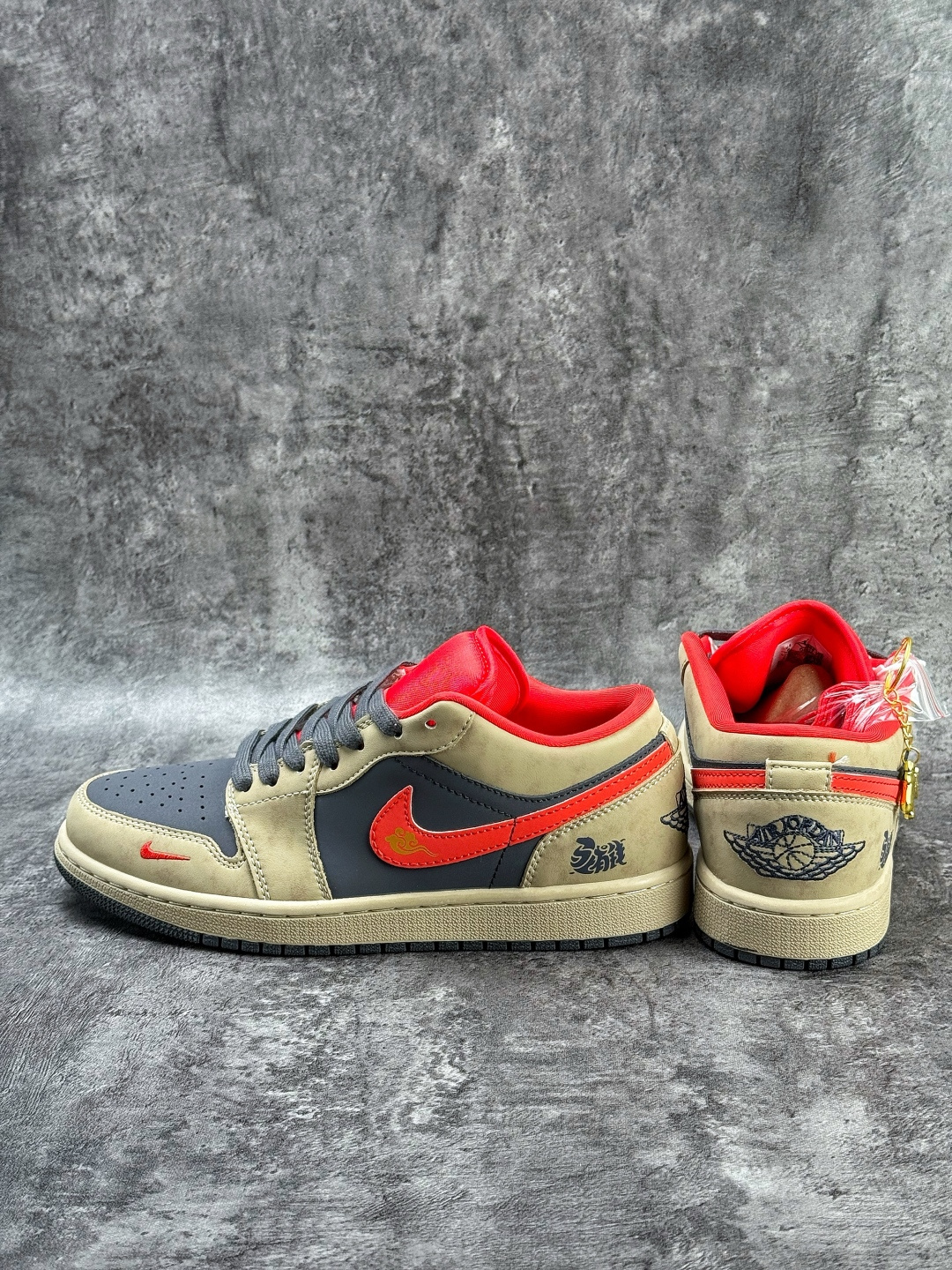 Nike Jordan Air Jordan 1 马年限定 棕灰红小勾 QD1988-010