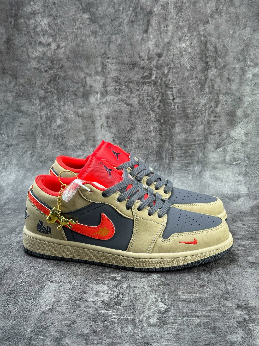 Nike Jordan Air Jordan 1 马年限定 棕灰红小勾 QD1988-010