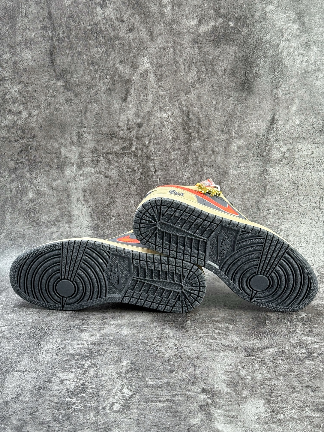 Nike Jordan Air Jordan 1 马年限定 棕灰红小勾 QD1988-010