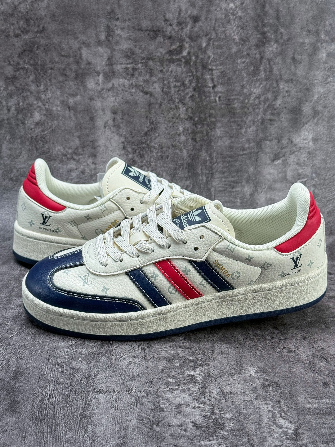 adidas originals Samba x Louis Vuitton 蓝白红满天星 桑巴舞系列复古经典轻便板鞋 XD6188-101