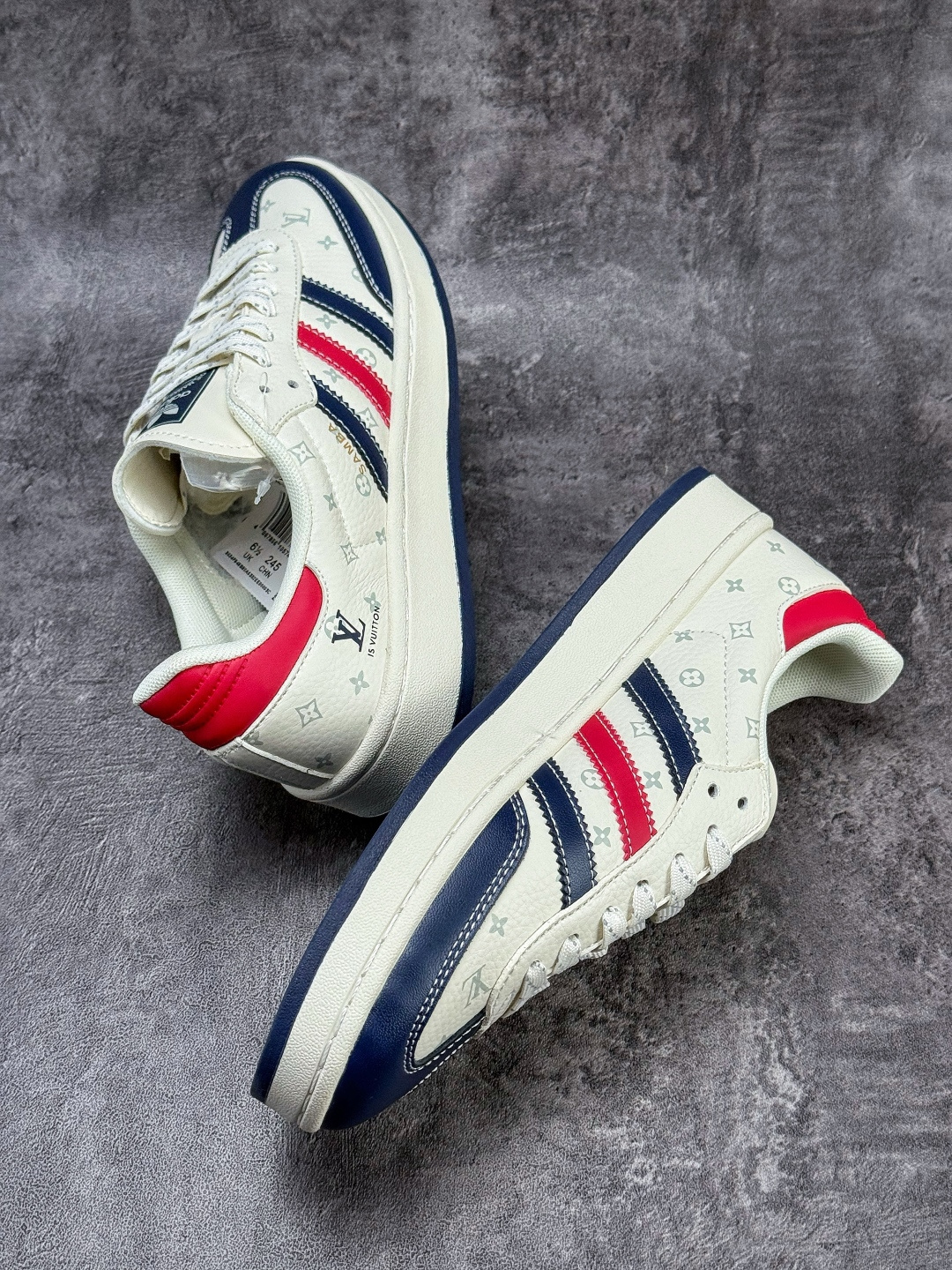 adidas originals Samba x Louis Vuitton 蓝白红满天星 桑巴舞系列复古经典轻便板鞋 XD6188-101