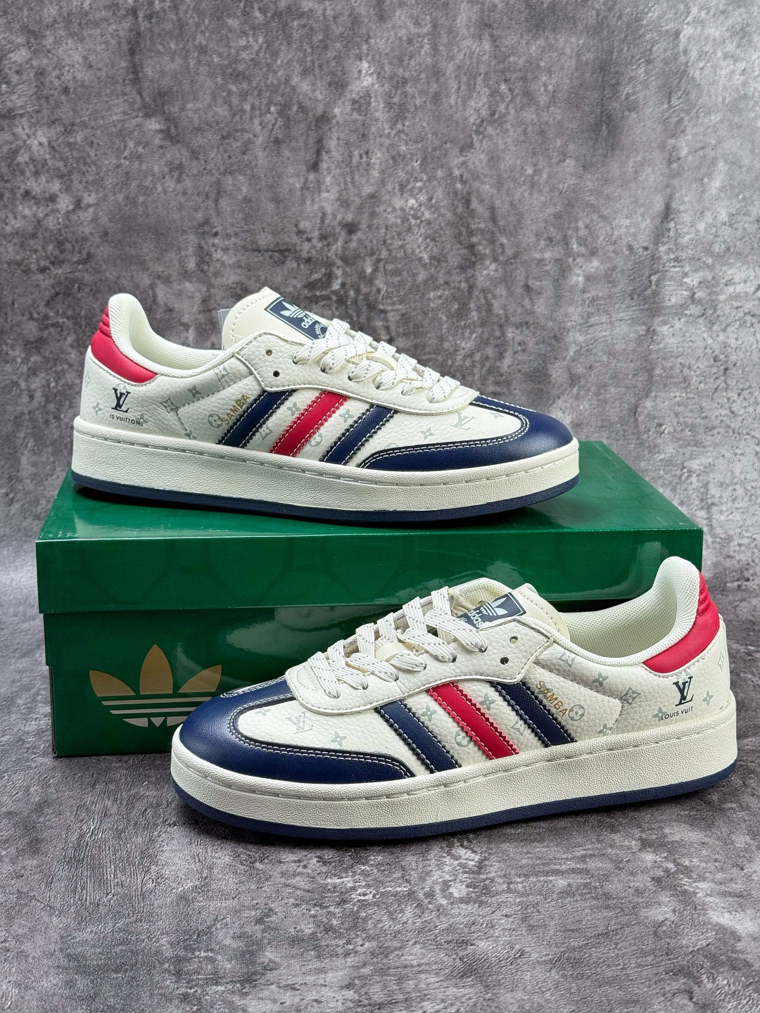 adidas originals Samba x Louis Vuitton 蓝白红满天星 桑巴舞系列复古经典轻便板鞋 XD6188-101