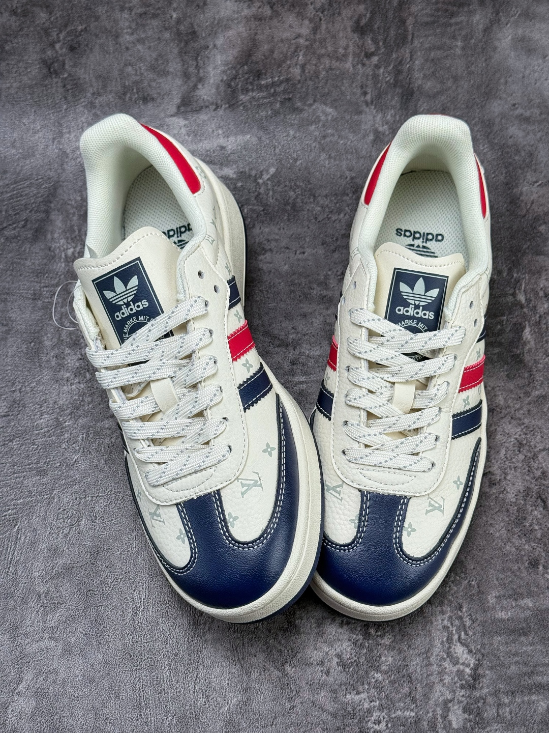 adidas originals Samba x Louis Vuitton 蓝白红满天星 桑巴舞系列复古经典轻便板鞋 XD6188-101