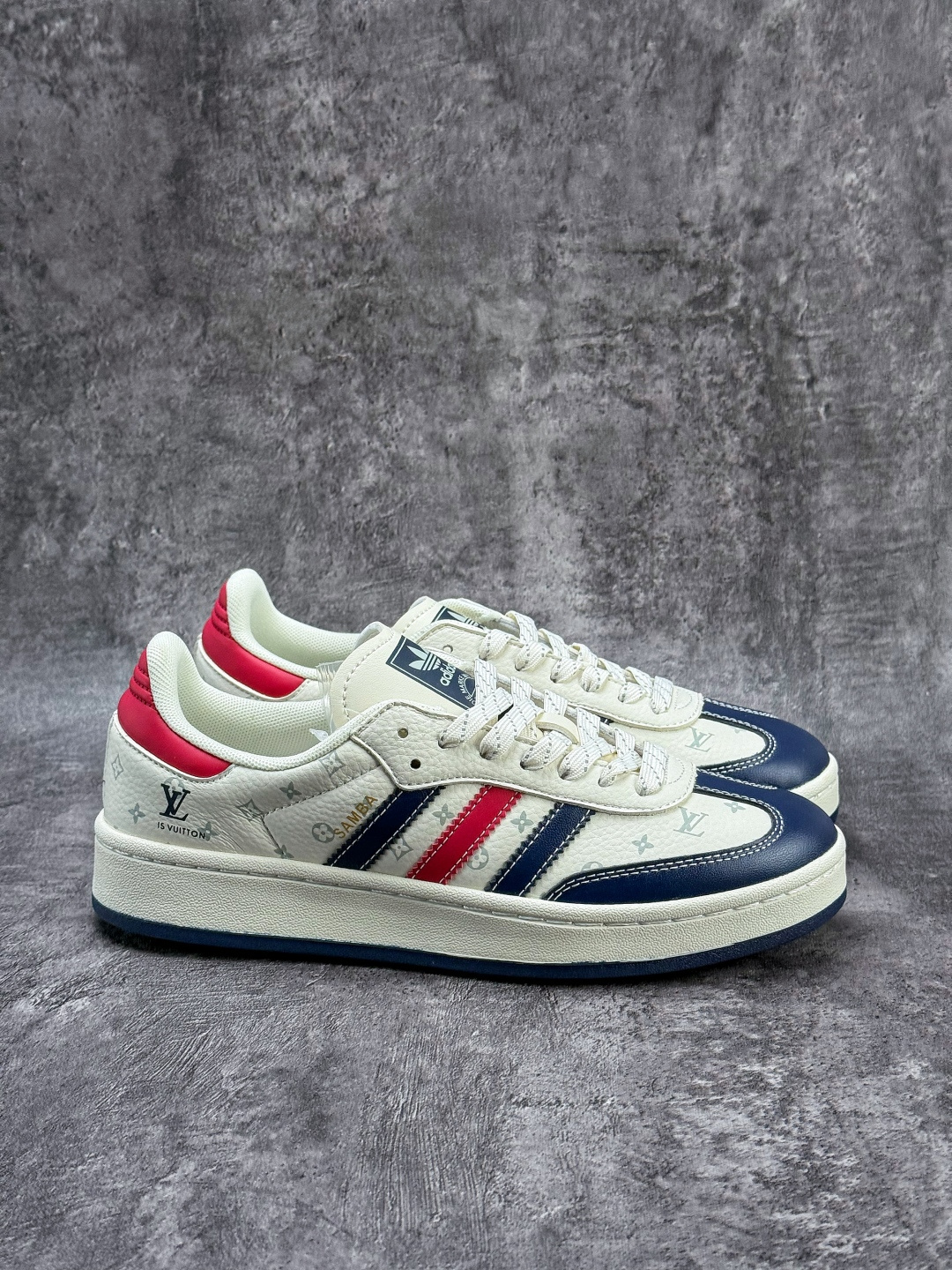 adidas originals Samba x Louis Vuitton 蓝白红满天星 桑巴舞系列复古经典轻便板鞋 XD6188-101