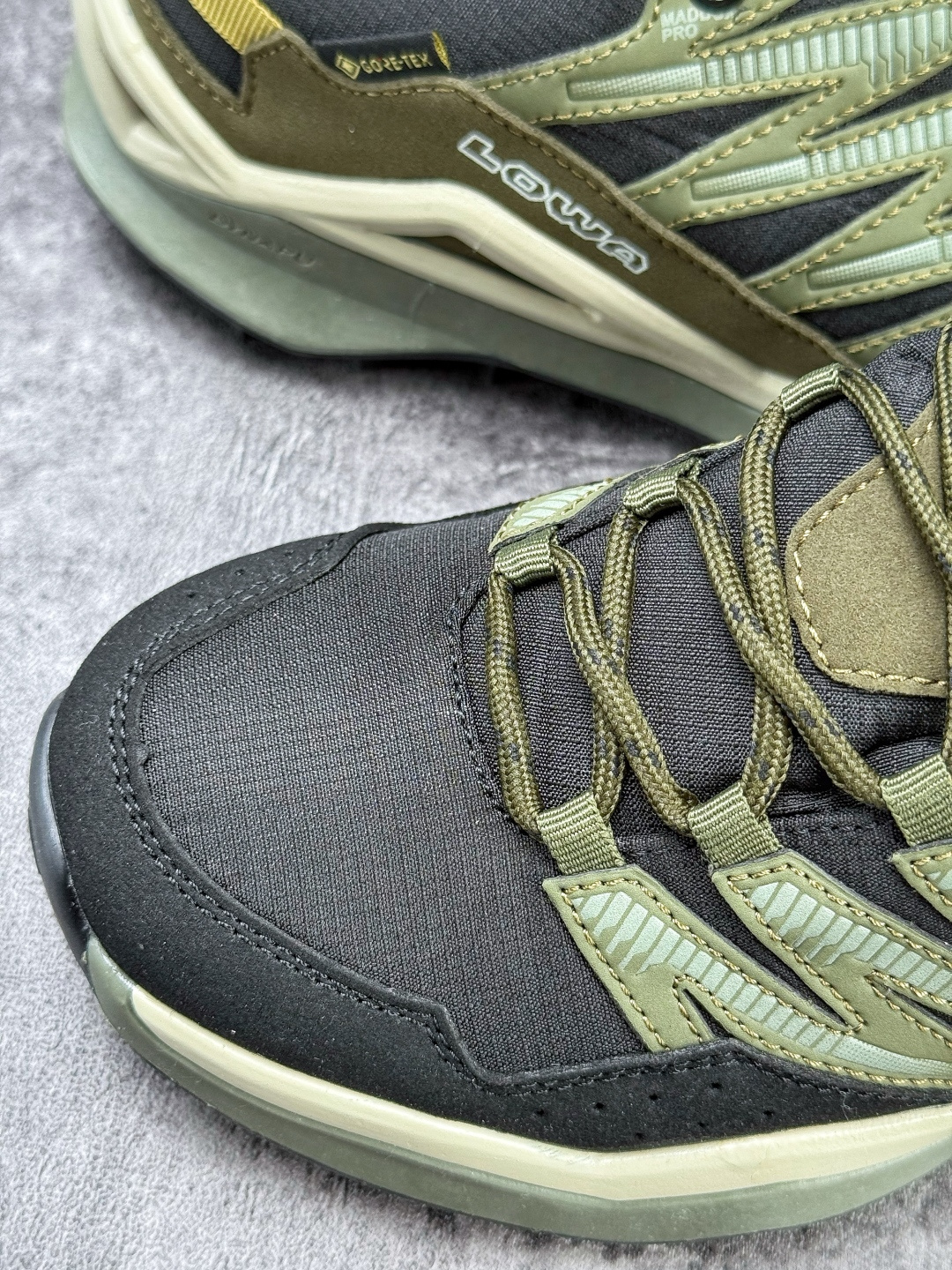 德国户外运动鞋品牌Lowa Maddox Pro Low SL GTX 马多克斯专业系列低帮户外风超轻徒步登山运动训练鞋