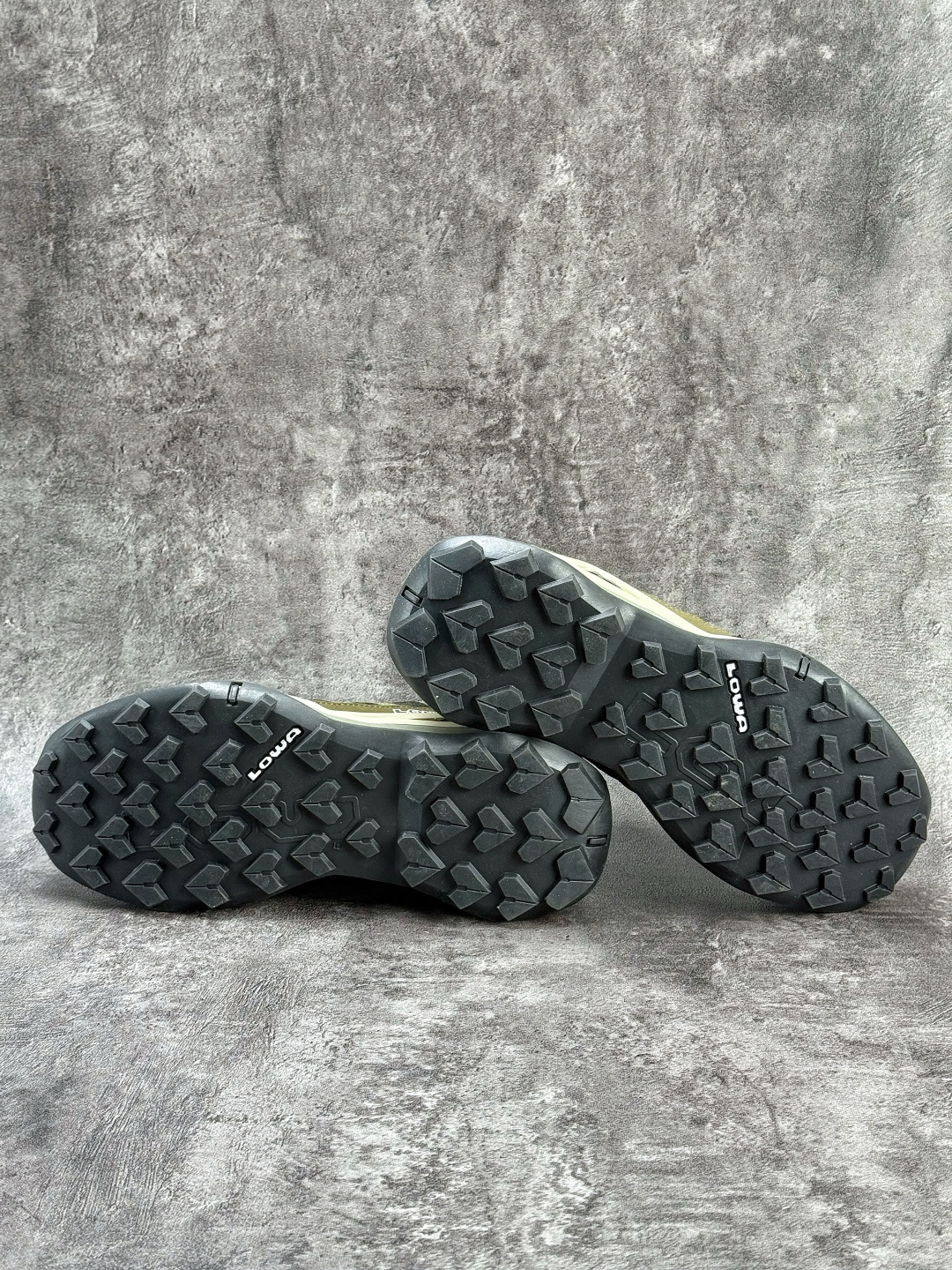 德国户外运动鞋品牌Lowa Maddox Pro Low SL GTX 马多克斯专业系列低帮户外风超轻徒步登山运动训练鞋
