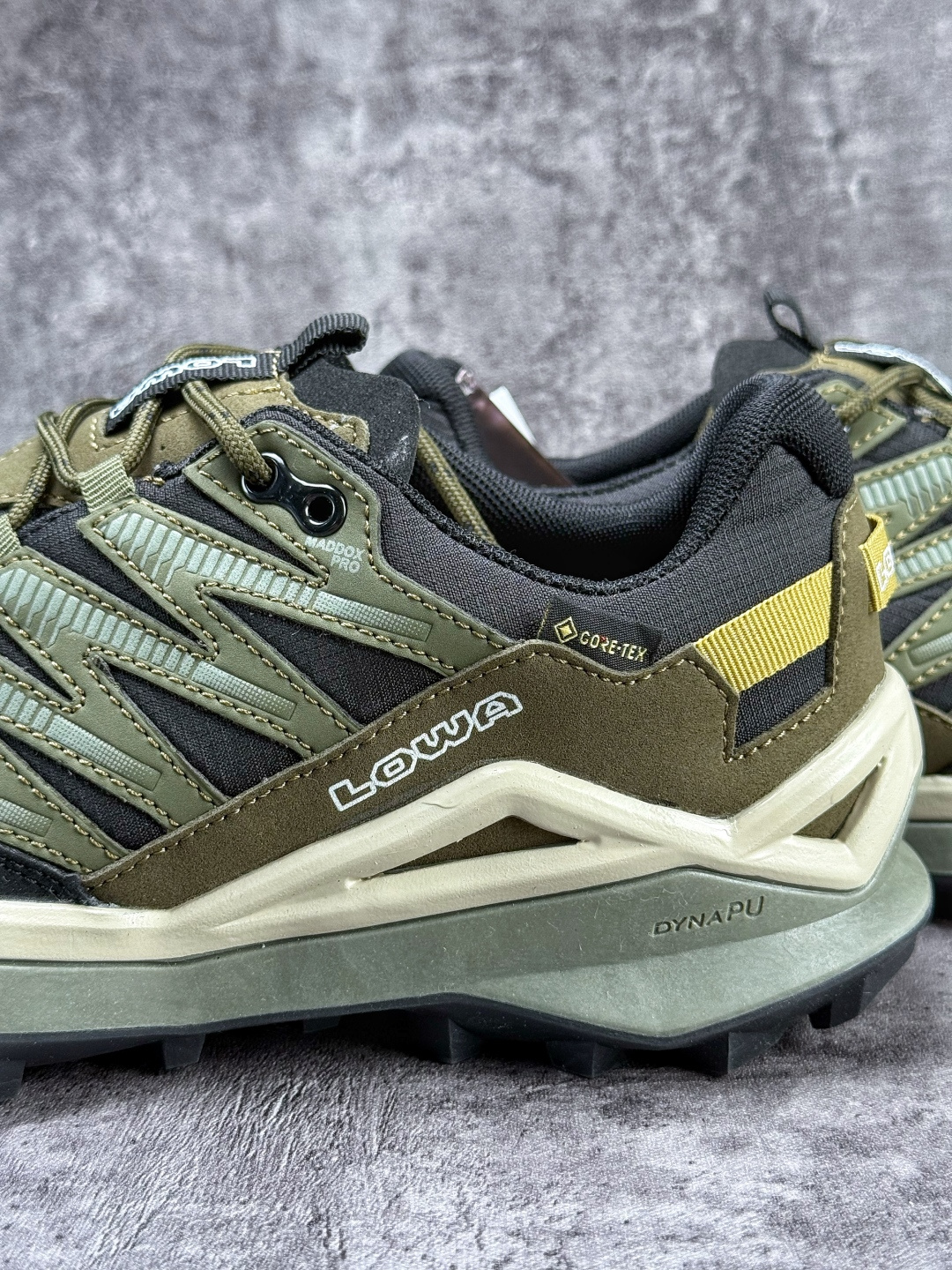 德国户外运动鞋品牌Lowa Maddox Pro Low SL GTX 马多克斯专业系列低帮户外风超轻徒步登山运动训练鞋