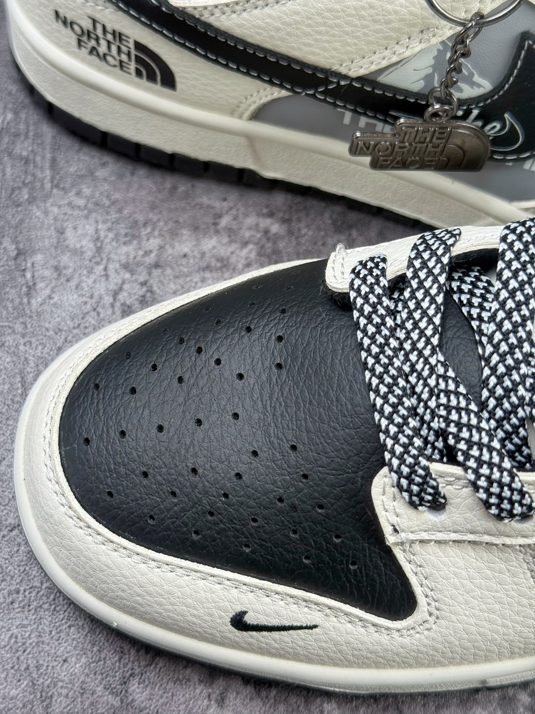 NIKE SB Dunk Low RETRO x The North Face 白黑灰小勾满天星 DS6608-023