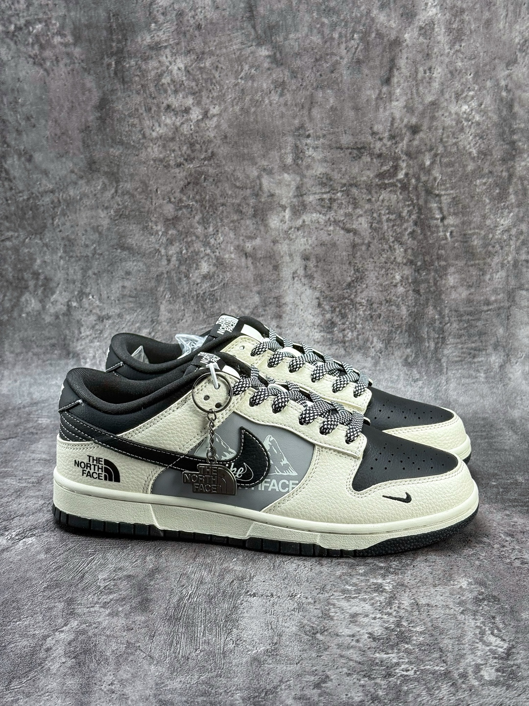 NIKE SB Dunk Low RETRO x The North Face 白黑灰小勾满天星 DS6608-023