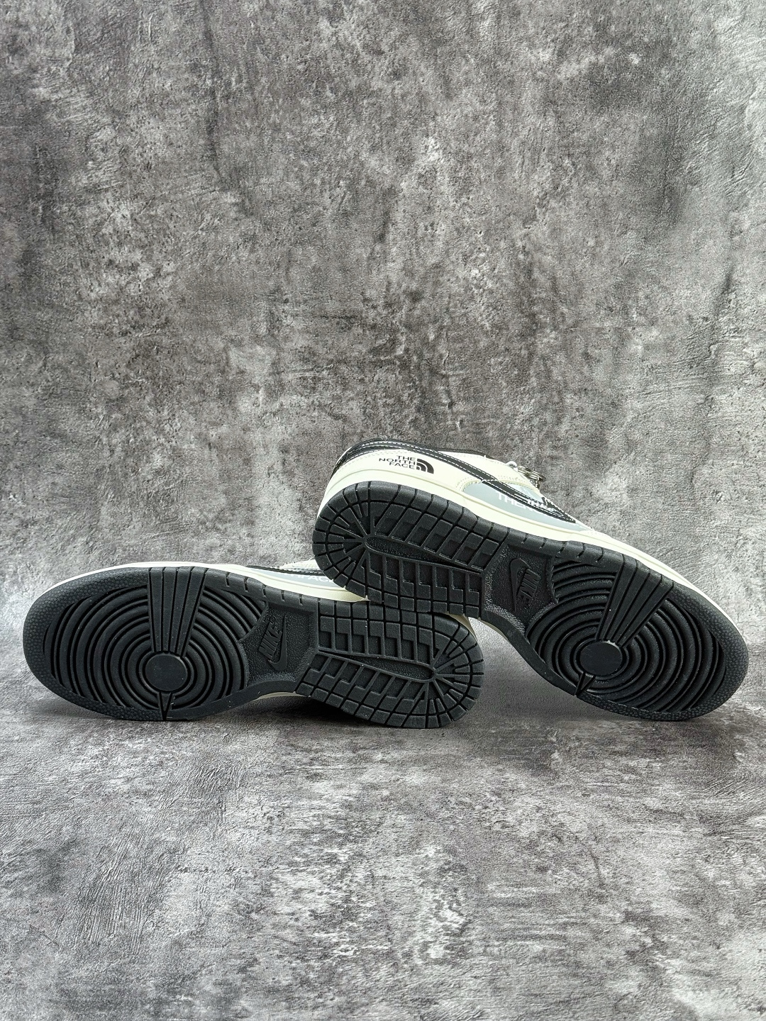 NIKE SB Dunk Low RETRO x The North Face 白黑灰小勾满天星 DS6608-023