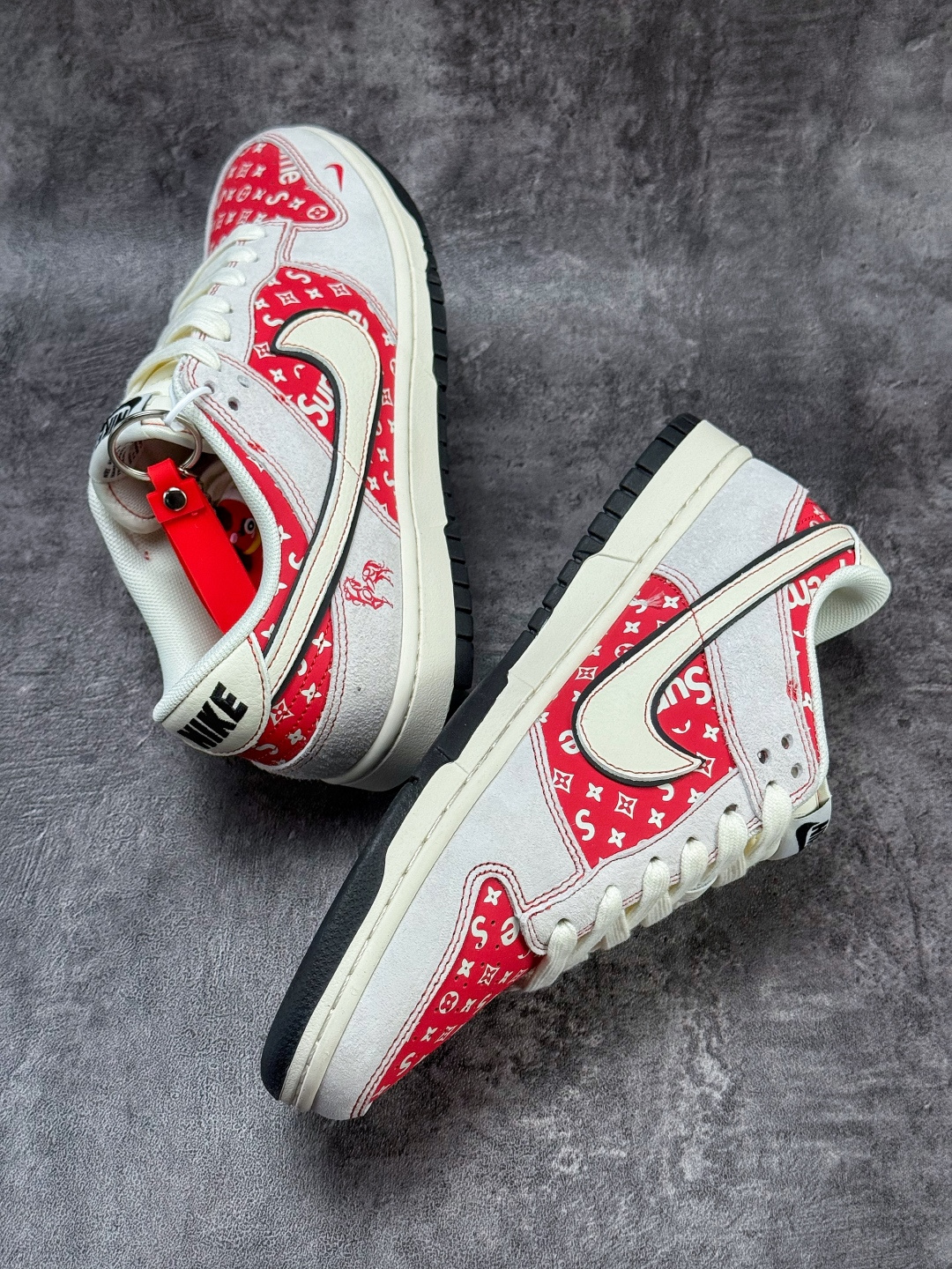 Nike SB Dunk Low x Superme 马年限定 灰白红 JP2026-107