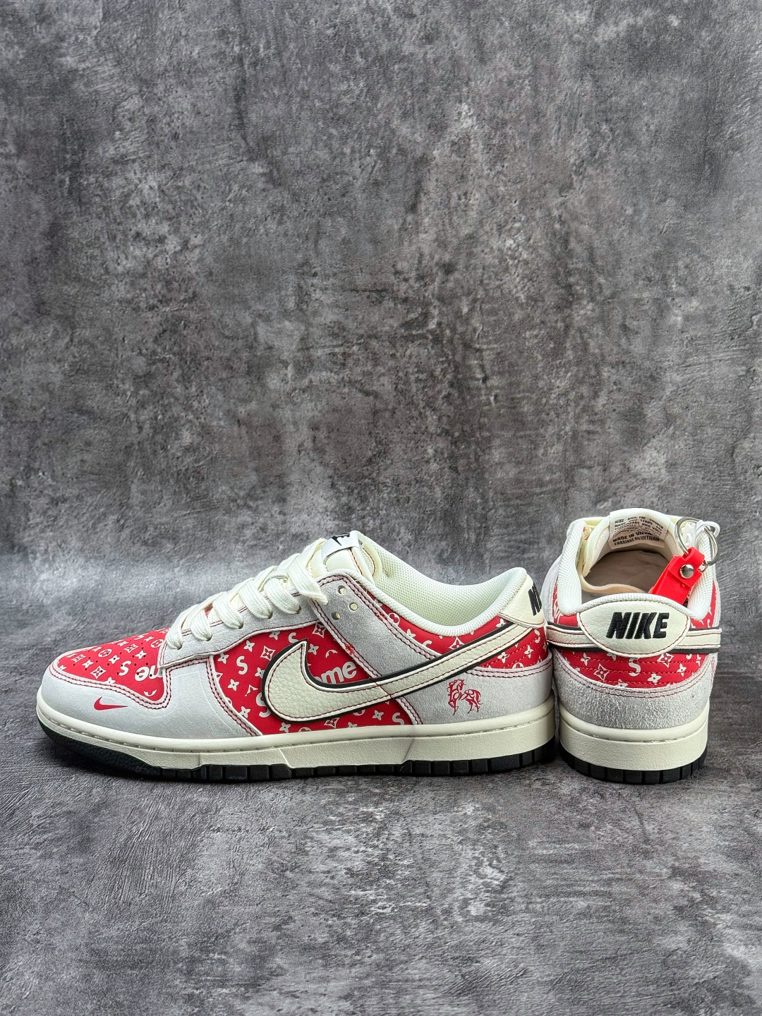 Nike SB Dunk Low x Superme 马年限定 灰白红 JP2026-107
