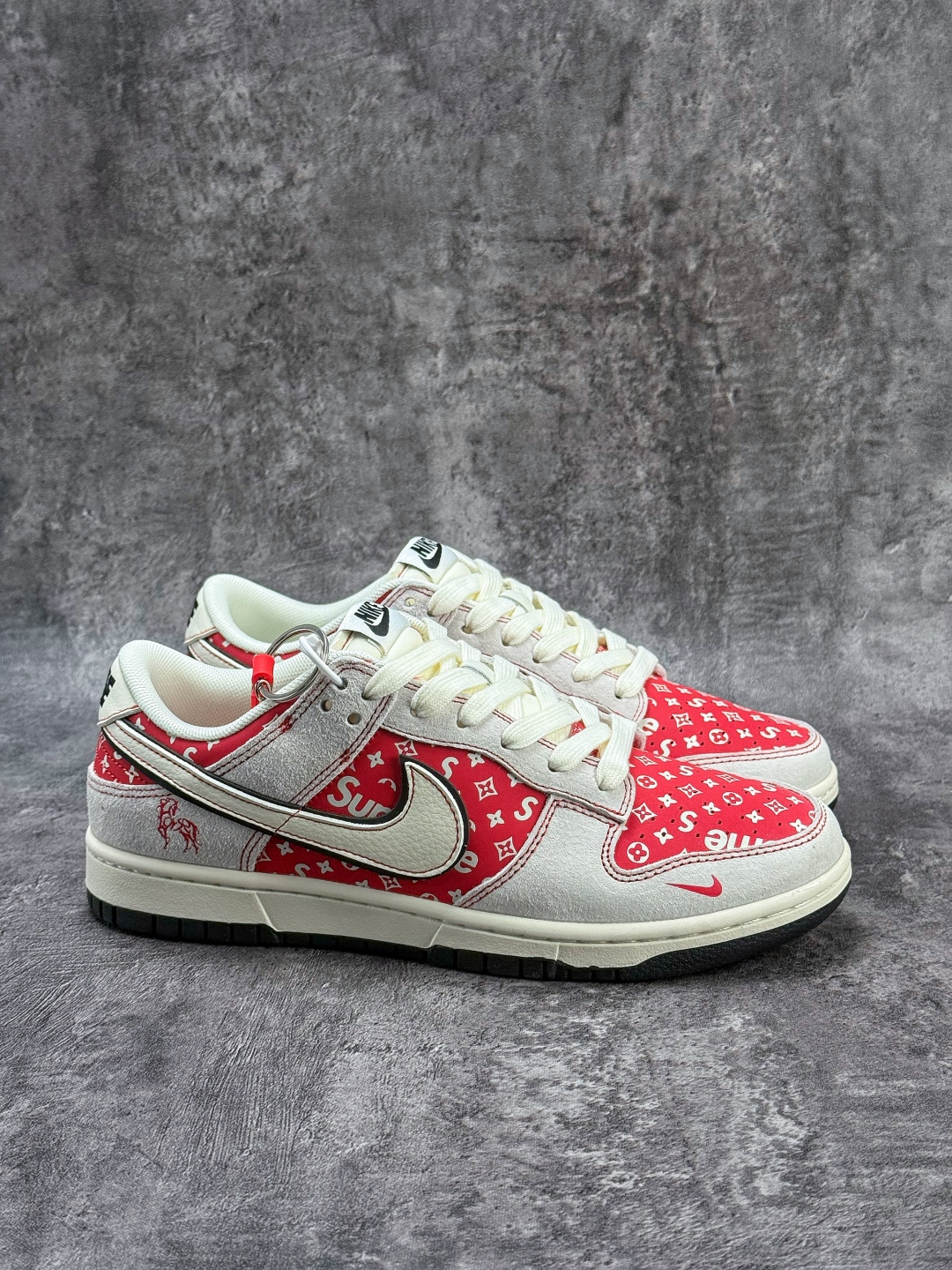 Nike SB Dunk Low x Superme 马年限定 灰白红 JP2026-107