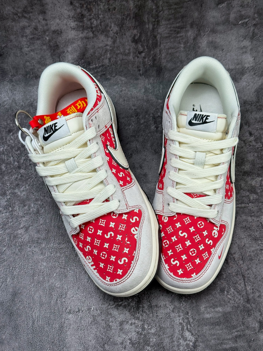 Nike SB Dunk Low x Superme 马年限定 灰白红 JP2026-107