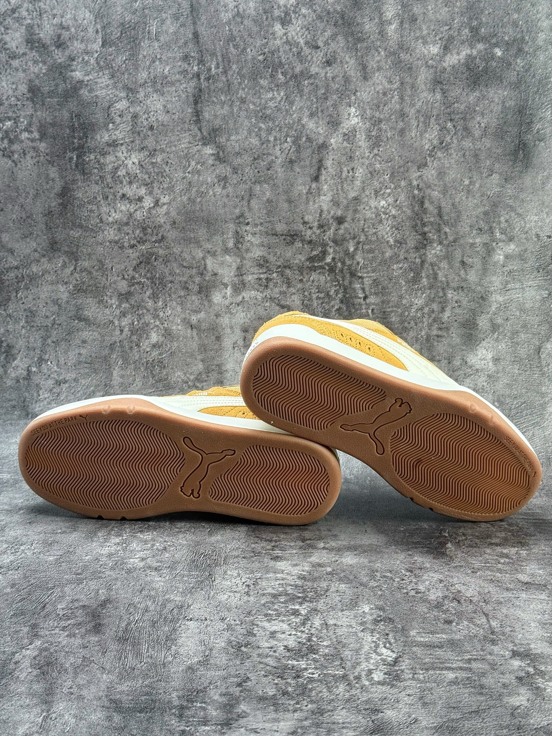 PUMA 彪马 PARK LIFESTYLE 人气单品年度王炸单品 蕾哈娜联名面包鞋 男女同款复古休闲板鞋 400708-03