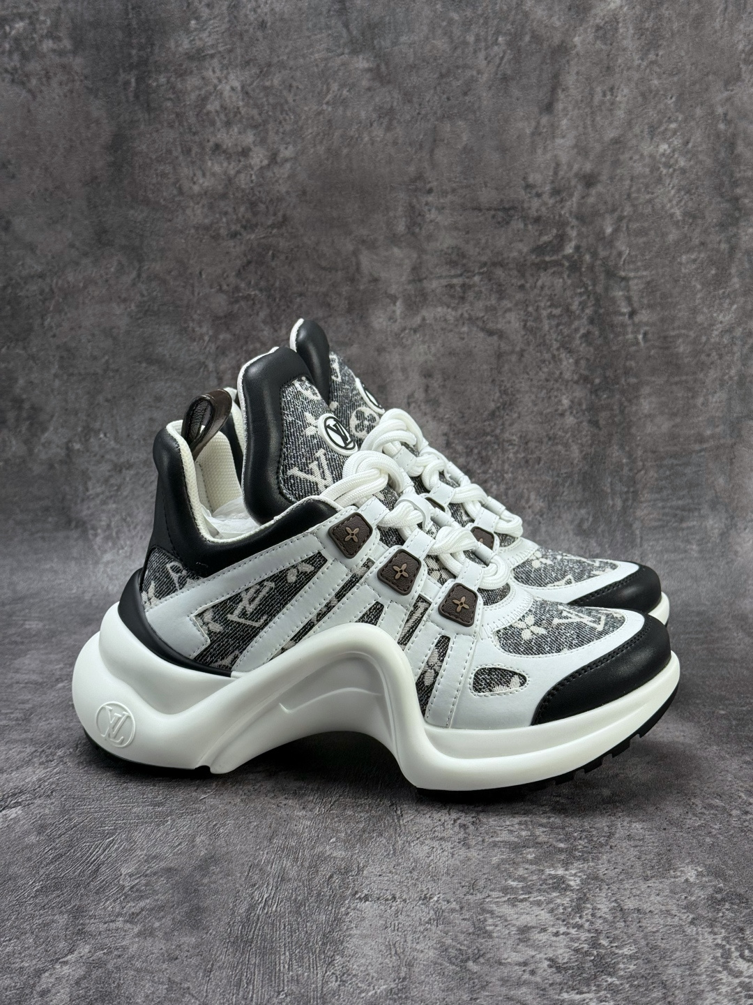 LOUIS VUITTON Archlight皮革时尚圆头系带 低帮 生活休闲鞋女款白黑色