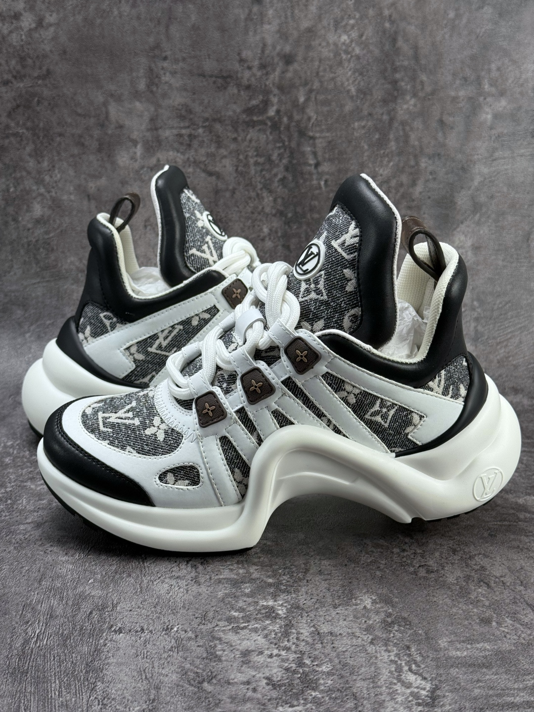 LOUIS VUITTON Archlight皮革时尚圆头系带 低帮 生活休闲鞋女款白黑色