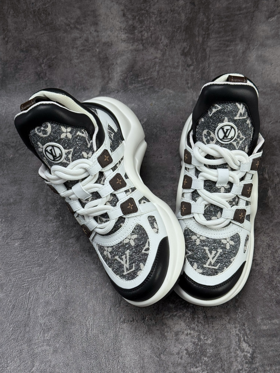 LOUIS VUITTON Archlight皮革时尚圆头系带 低帮 生活休闲鞋女款白黑色