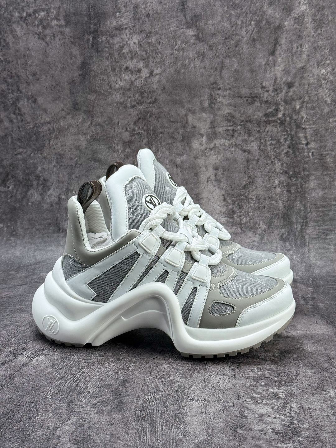 LOUIS VUITTON Archlight皮革时尚圆头系带 低帮 生活休闲鞋女款灰白色
